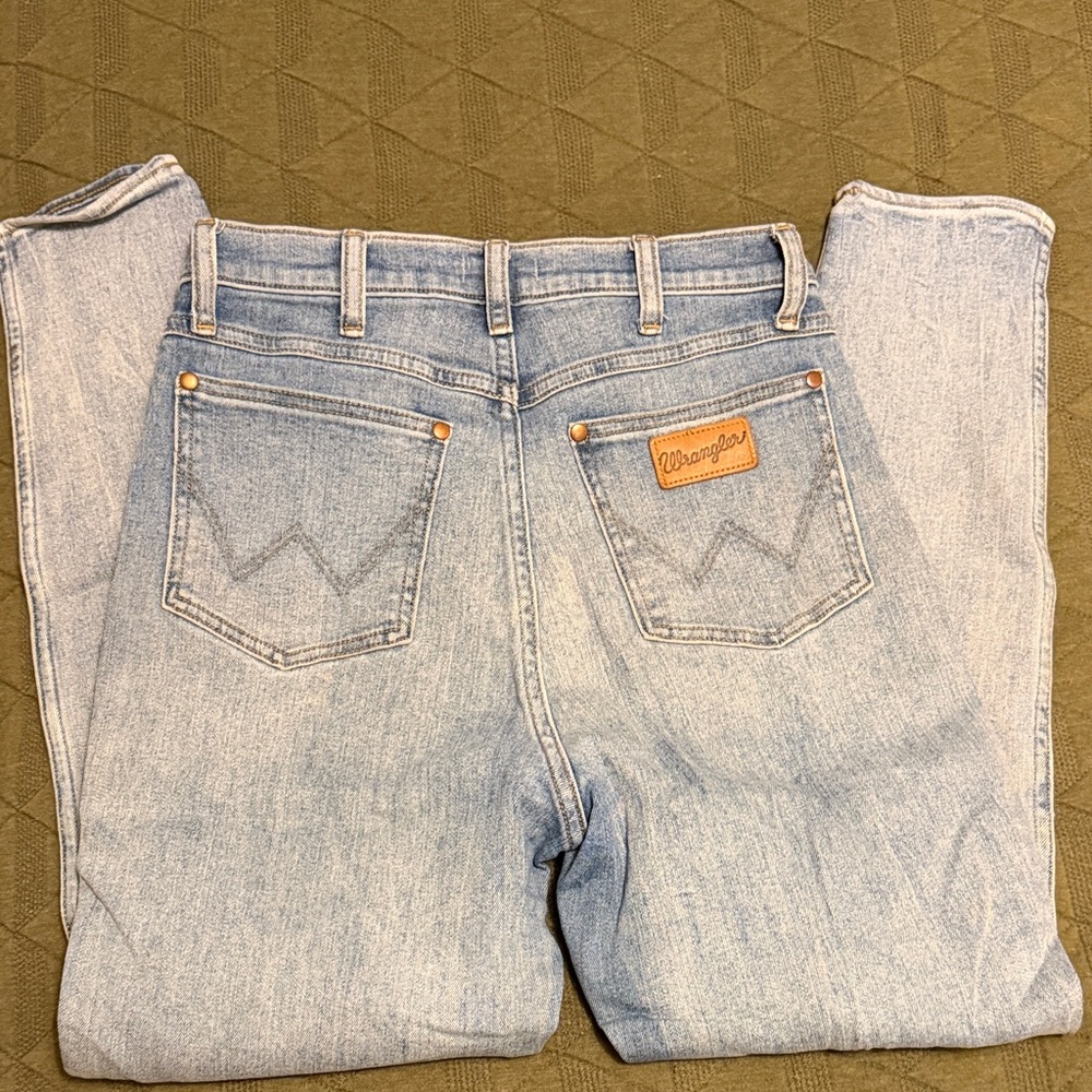 Wrangler women’s skinny light wash jeans